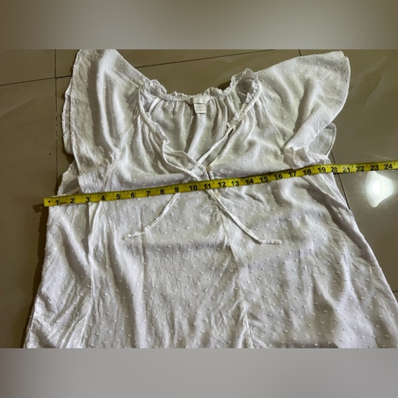 H&M | Flutter or butterfly Sleeve White Button Up Blouse | 3 buttons in from - Picture 11 of 12